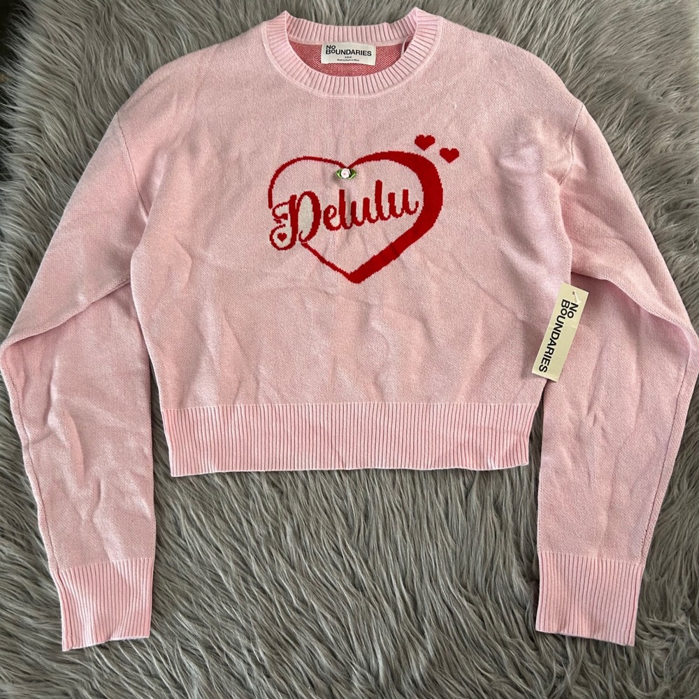 No Boundaries "Delulu" Sweater Womens Size Small (4-6) Pink Soft Stretchy‎ Shirt